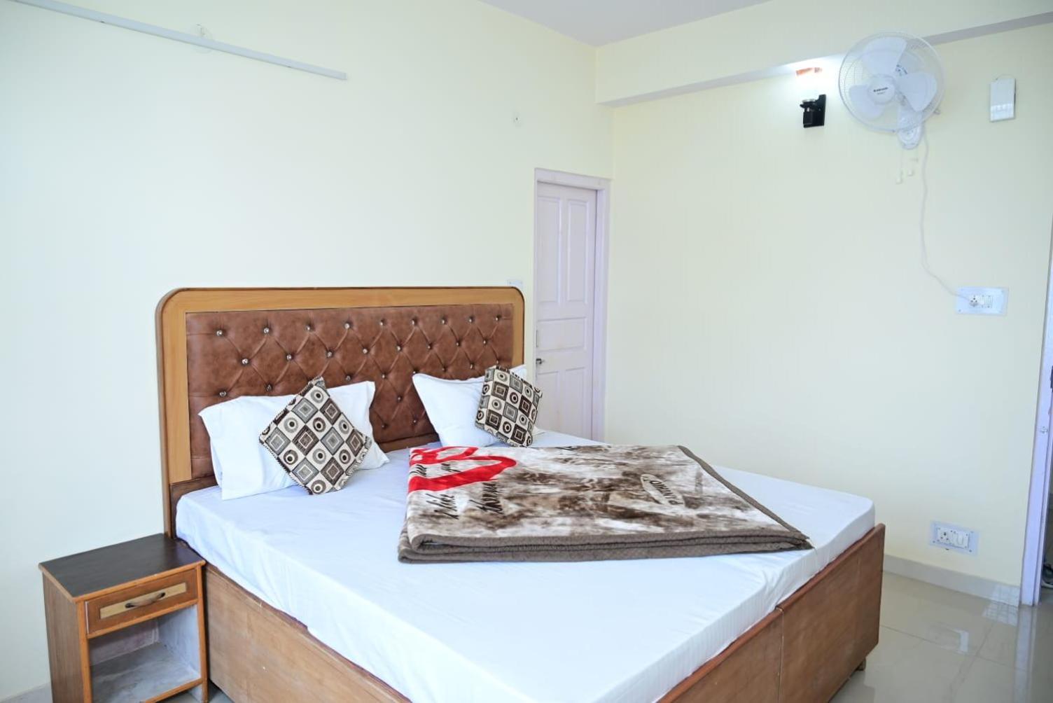 Krishna B&B Near Mall Road ชิมลา ภายนอก รูปภาพ