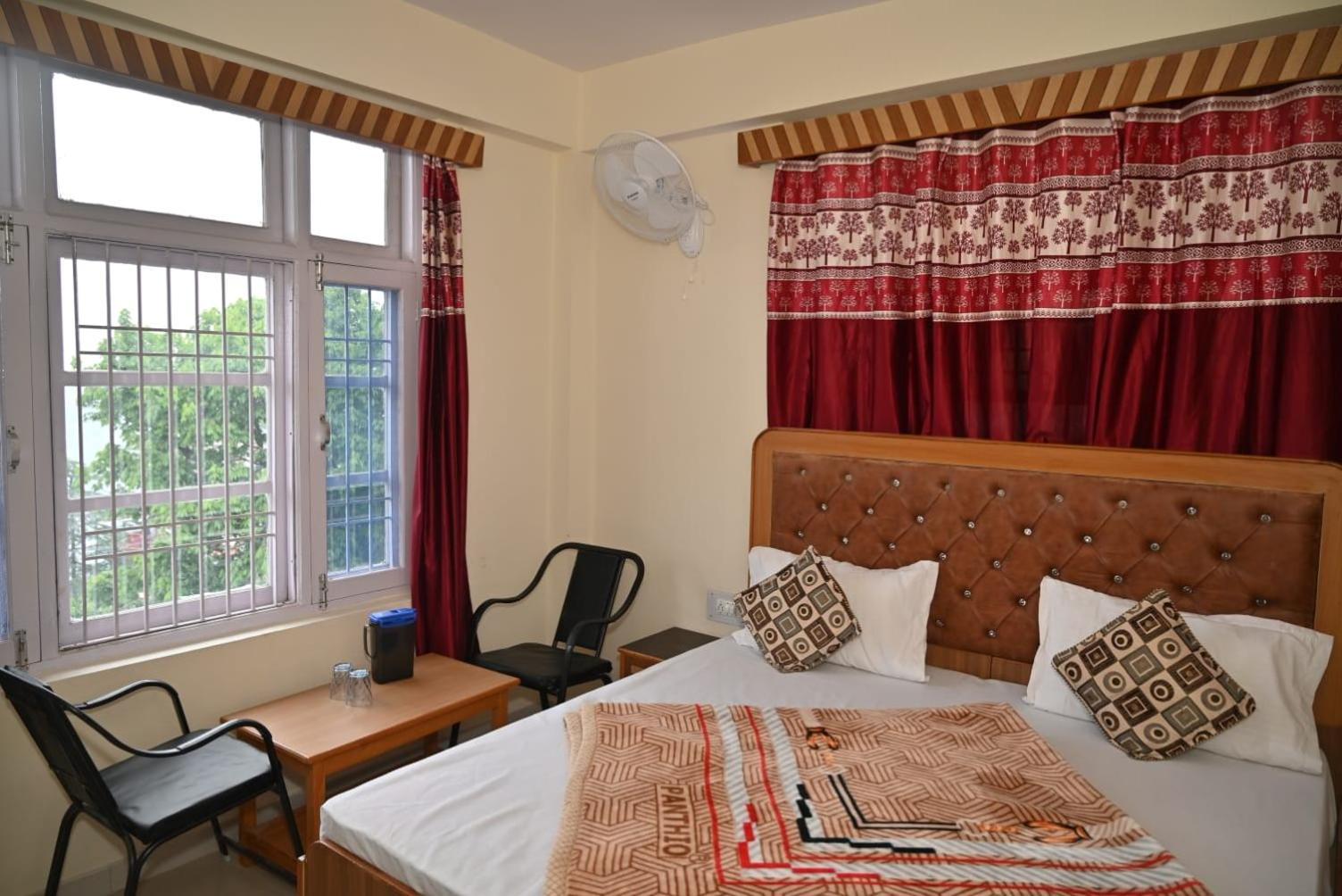 Krishna B&B Near Mall Road ชิมลา ภายนอก รูปภาพ
