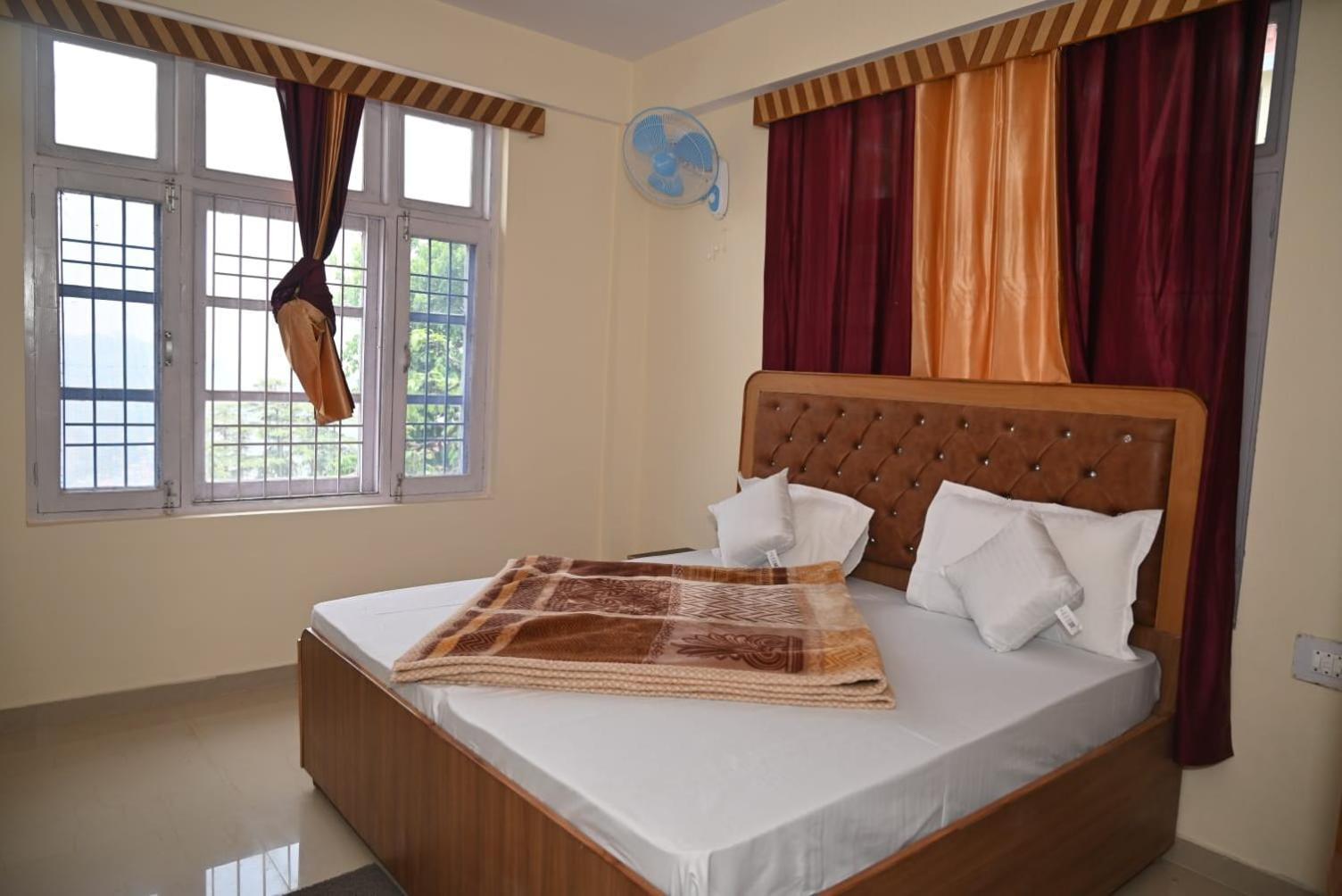 Krishna B&B Near Mall Road ชิมลา ภายนอก รูปภาพ